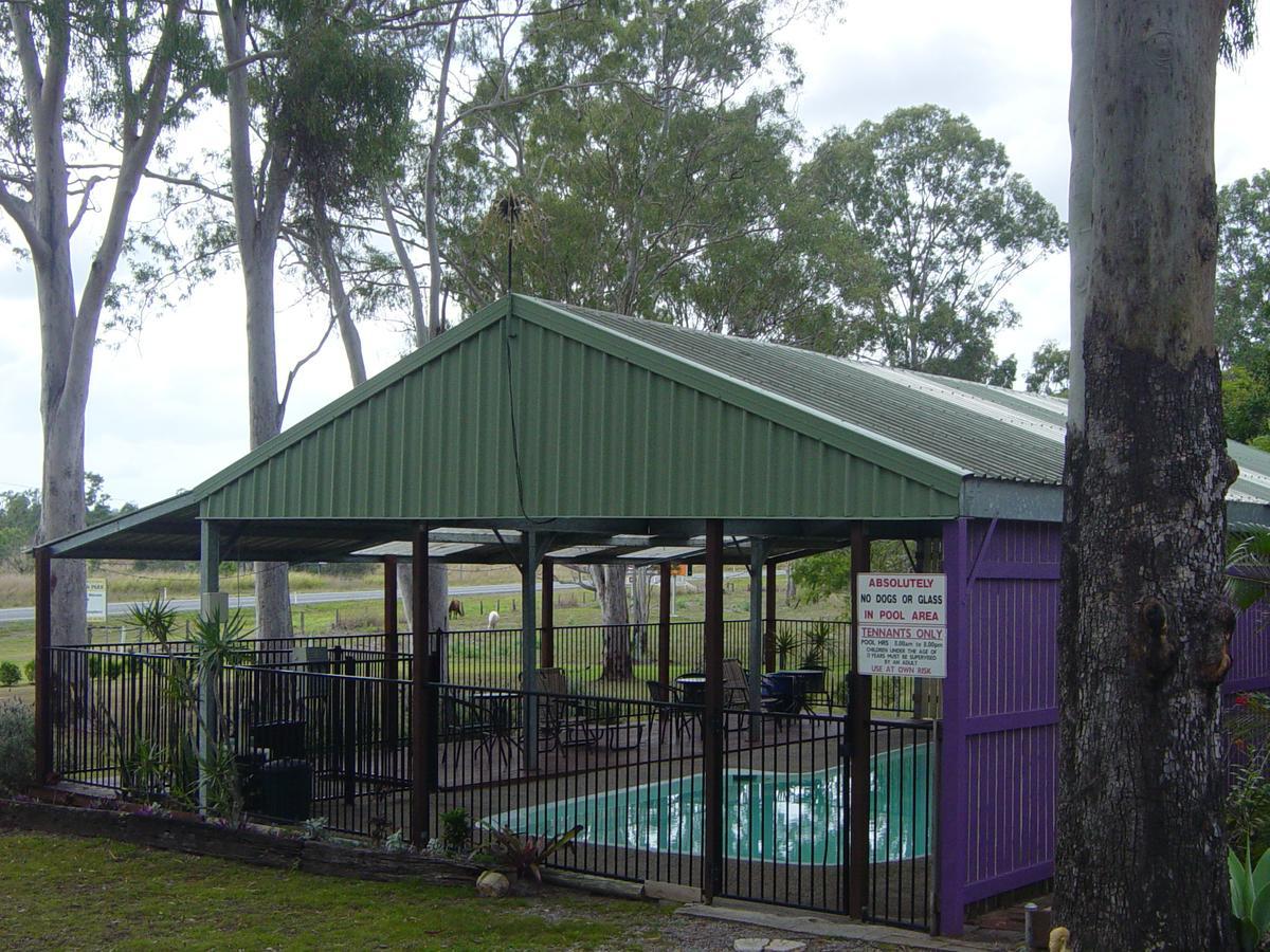 Greenacres Motel / Van Park Benaraby ภายนอก รูปภาพ
