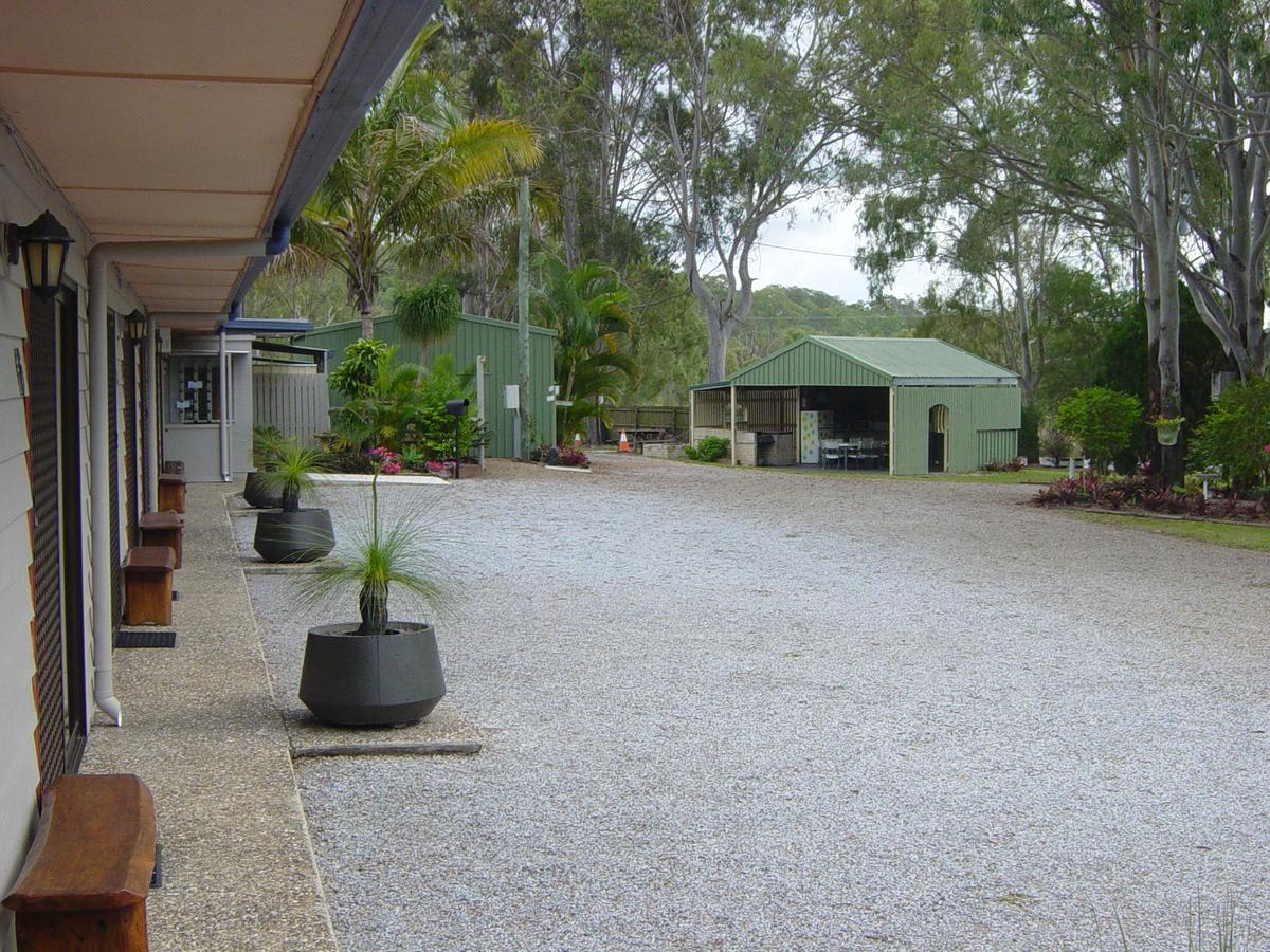 Greenacres Motel / Van Park Benaraby ภายนอก รูปภาพ