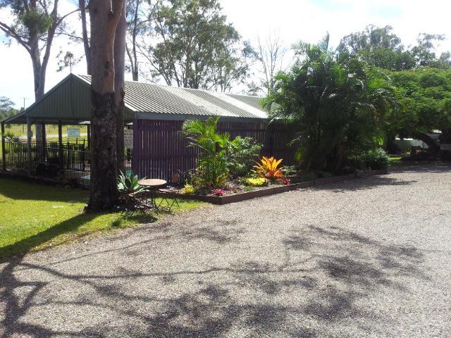 Greenacres Motel / Van Park Benaraby ภายนอก รูปภาพ